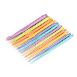 Set 12 croșete plastic - Mix de culori și mărimi (1 Set)