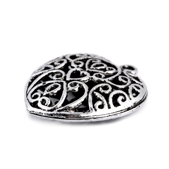 Pandantiv inimioară filigran, 30x30 mm - Platinum (1 Bucată) Pandantiv inimioară filigran, 30x30 mm - Platinum (1 Bucată)