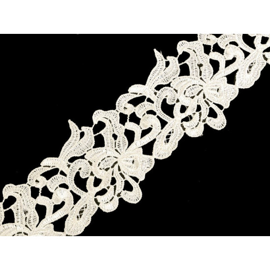 Dantelă brodată, lățime 70 - 75 mm - Crem foarte deschis (1 Metru) Dantelă brodată, lățime 70 - 75 mm - Crem foarte deschis (1 Metru)