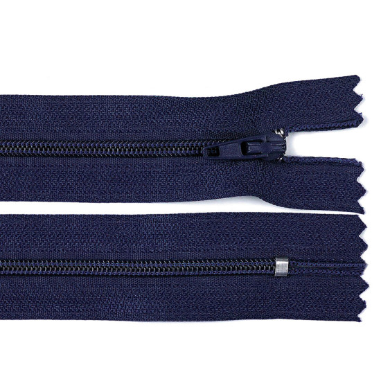 Fermoar spiralat nedetașabil no 3, lungime 18 cm - Verde kaki (10 Bucăți) Fermoar spiralat nedetașabil no 3, lungime 18 cm - Verde kaki (10 Bucăți)