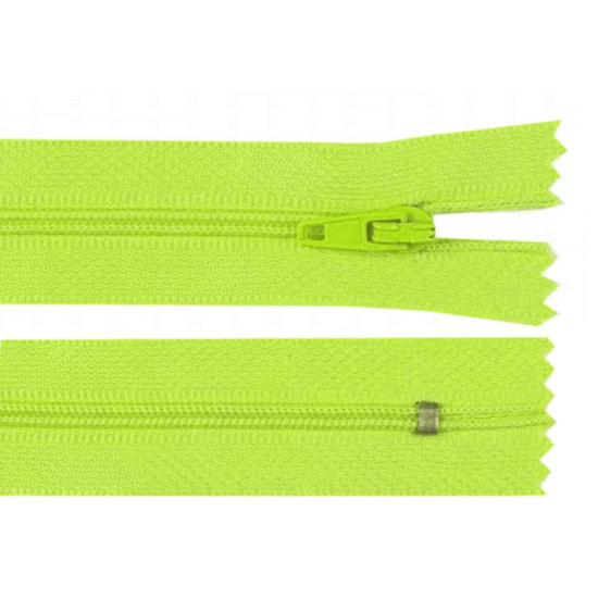 Fermoar spiralat nedetașabil no 3, lungime 20 cm - Roșu (50 Bucăți) Fermoar spiralat nedetașabil no 3, lungime 20 cm - Roșu (50 Bucăți)