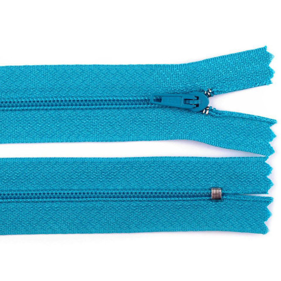 Fermoar spiralat nedetașabil no 3, lungime 20 cm - Roșu (50 Bucăți) Fermoar spiralat nedetașabil no 3, lungime 20 cm - Roșu (50 Bucăți)