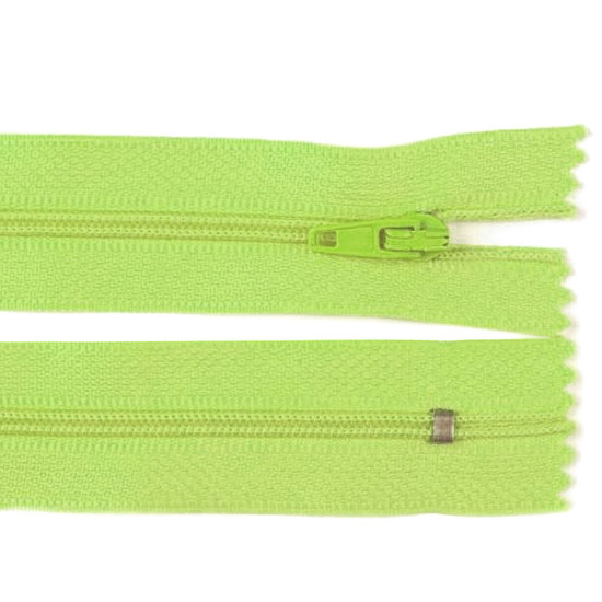 Fermoar spiralat nedetașabil no 3, lungime 20 cm - Roșu (50 Bucăți) Fermoar spiralat nedetașabil no 3, lungime 20 cm - Roșu (50 Bucăți)