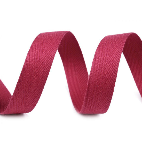 Bandă din bumbac herringbone, lățime 14 mm - Roșu (50 Metri) Bandă din bumbac herringbone, lățime 14 mm - Roșu (50 Metri)