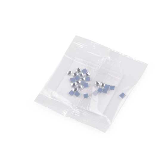 Strasuri hotfix pătrate 4x4 mm - Cristal (20 Grame) Strasuri hotfix pătrate 4x4 mm - Cristal (20 Grame)