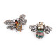 Brosa albina cu pietre - Platinum (1 Bucată) Brosa albina cu pietre - Platinum (1 Bucată)