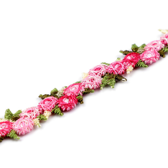 Bandă decorativă cu flori brodate în relief, lățime 15 mm - Mov deschis (27 Metri) Bandă decorativă cu flori brodate în relief, lățime 15 mm - Mov deschis (27 Metri)