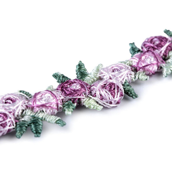 Bandă decorativă cu flori brodate în relief, lățime 15 mm - Mov deschis (27 Metri) Bandă decorativă cu flori brodate în relief, lățime 15 mm - Mov deschis (27 Metri)