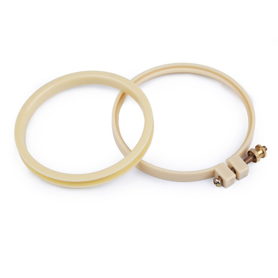 Cerc de brodat din plastic ø8,5 cm - Bej deschis (10 Bucăți) Cerc de brodat din plastic ø8,5 cm - Bej deschis (10 Bucăți)
