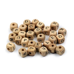 Mărgele lemn cubice cu litere, 10x10 mm, cal a-2 a - Natural (40 Bucăți)