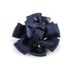 Brosa floare din satin cu strasuri ø7 cm - Albastru închis (1 Bucată)