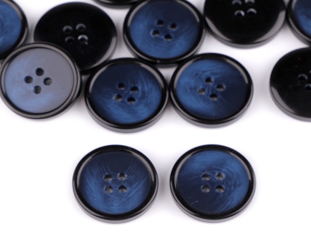 Nasturi plastic, 4 găuri, mărimea Ø22 mm, albastru închis, 20 buc. Nasturi plastic, 4 găuri, mărimea Ø22 mm, albastru închis, 20 buc.
