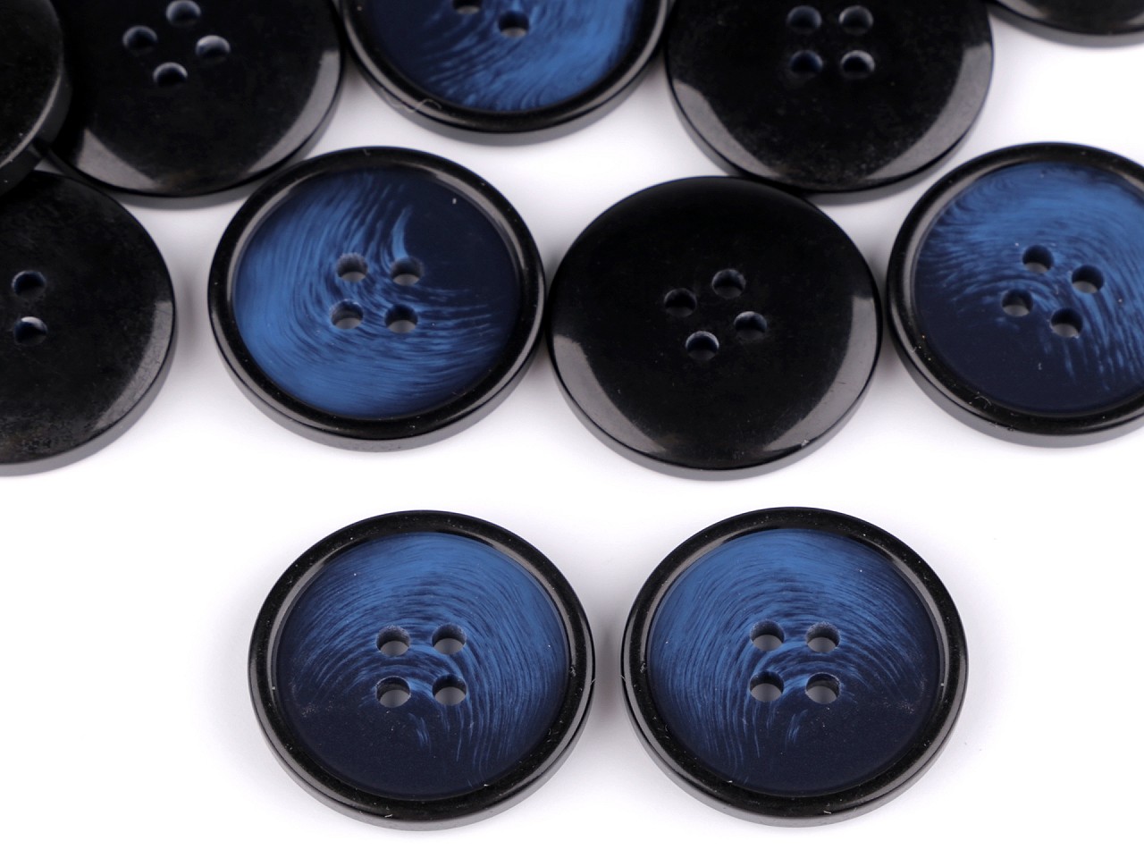 Nasturi plastic, 4 găuri, mărimea Ø25 mm, albastru închis, 20 buc. Nasturi plastic, 4 găuri, mărimea Ø25 mm, albastru închis, 20 buc.