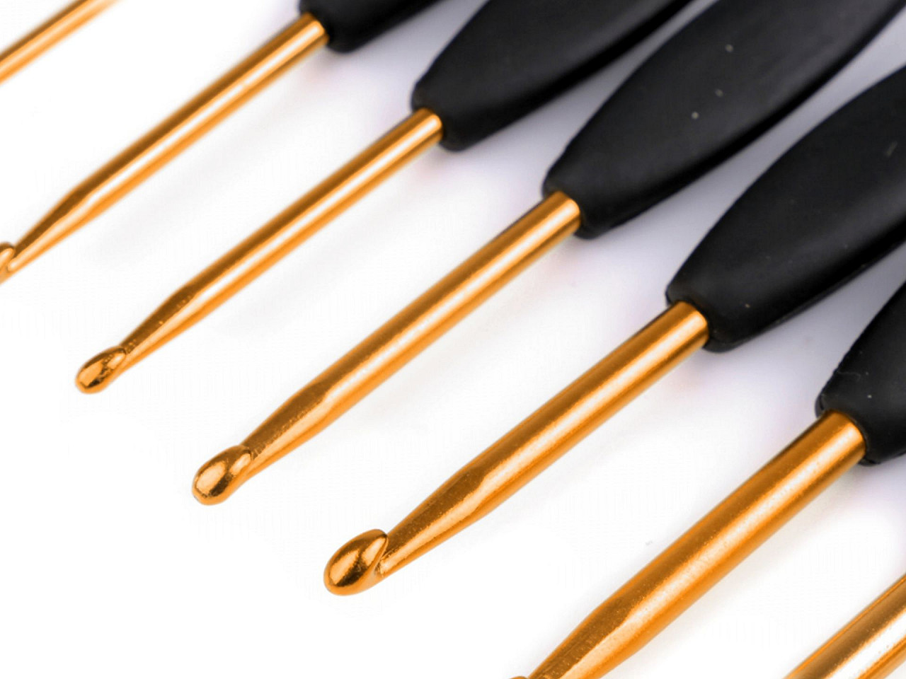 Croșete cu mâner din cauciuc, nr. 2; 2,5; 3; 3,5; 4; 4,5; 5; 5,5; 6; - Negru (1 Bucată)