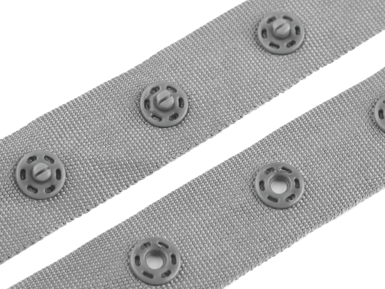 Bandă cu capse pentru confecții textile / body, lățime 18 mm - Nude (45 Metri) Bandă cu capse pentru confecții textile / body, lățime 18 mm - Nude (45 Metri)
