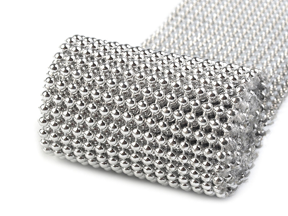 Bandă decorativă cu perle, lățime 50 mm - Argintiu (36 Metri) Bandă decorativă cu perle, lățime 50 mm - Argintiu (36 Metri)