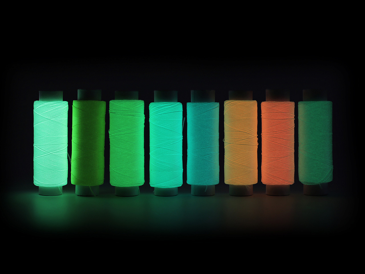 Fir de broderie lumina 200 m fosforescent - Turcoaz deschis (1 Bucată)