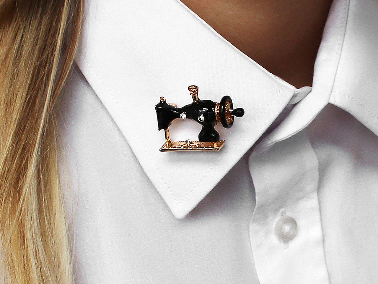 Broșă mașină de cusut - Roșu (1 Bucată)