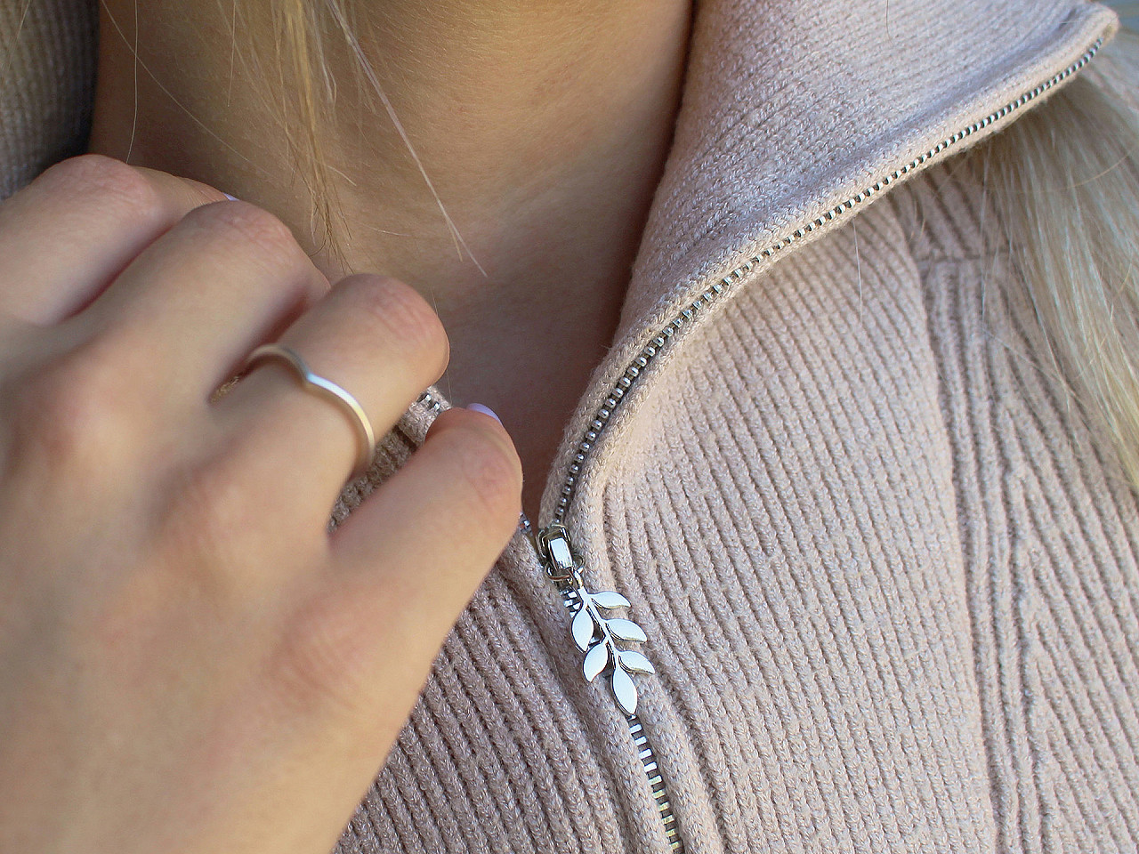 Pandantiv frunza 12x24 mm - Platinum (3 Bucăți)