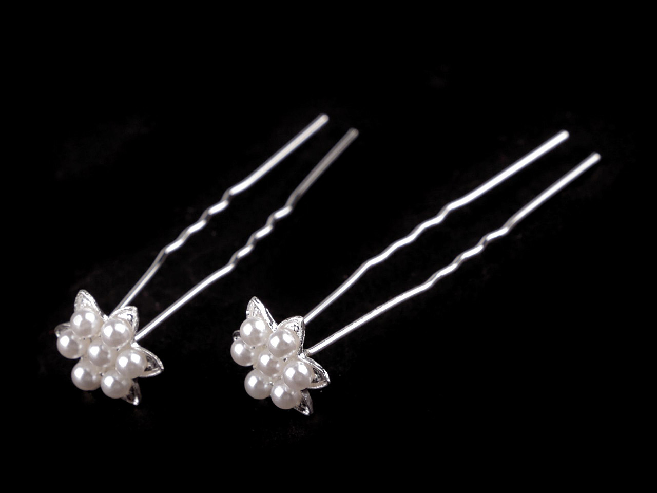 Ac de par floare cu perle ø17 mm - Alb (2 Bucăți)