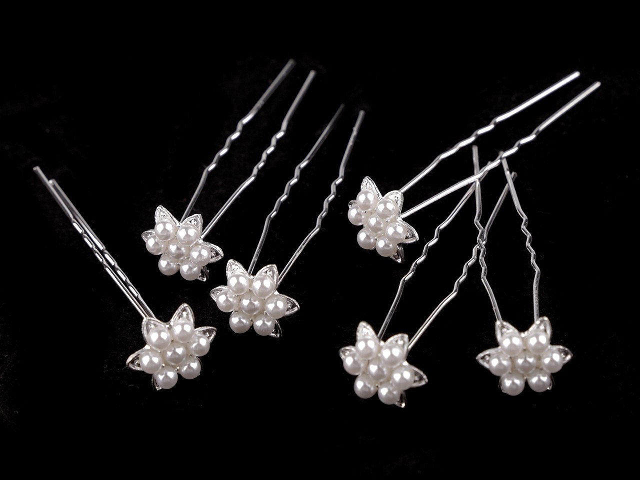 Ac de par floare cu perle ø17 mm - Alb (2 Bucăți)