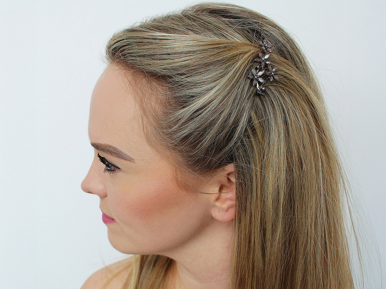 Agrafă de păr cu flori cu strasuri - Jet (1 Bucată)