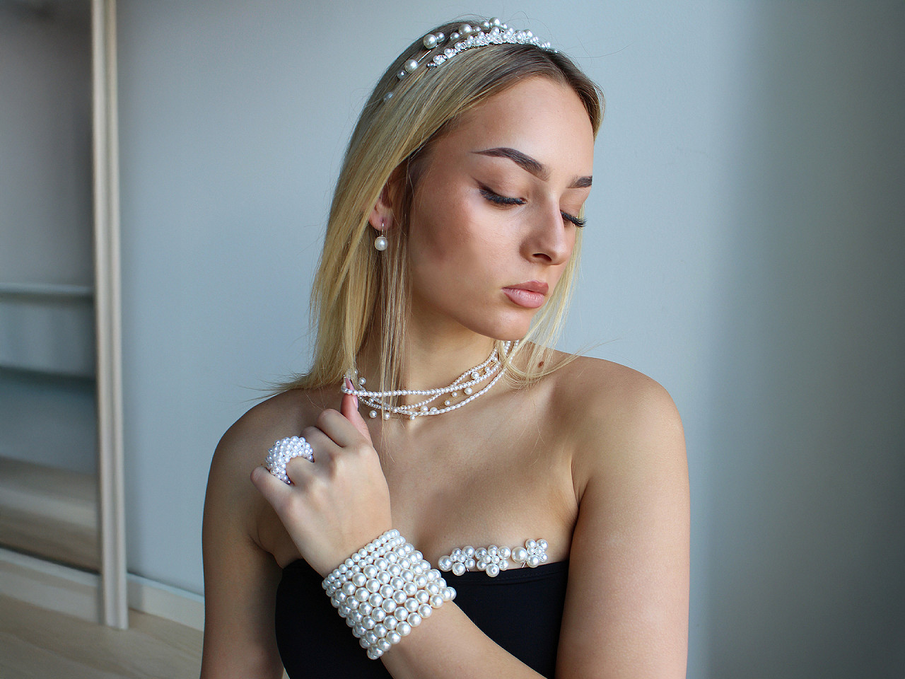 Colier de perle realizat din mărgele în formă bob de orez - Pudrat deschis (1 Bucată)