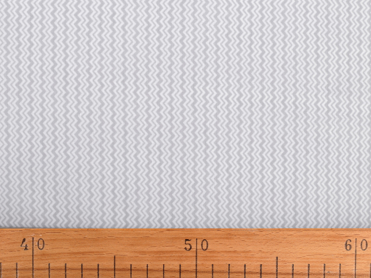 Material bumbac model chevron - Gri deschis (1 Metru)