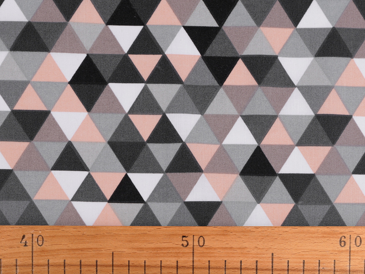 Material bumbac imprimat, motive geometrice - Roz deschis (1 Metru) Material bumbac imprimat, motive geometrice - Roz deschis (1 Metru)