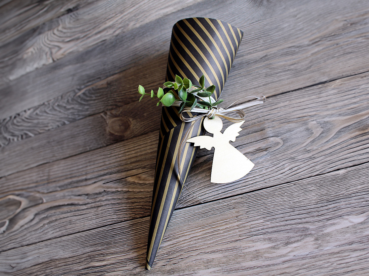 Decorațiune din lemn îngeraș - Alb (2 Bucăți)