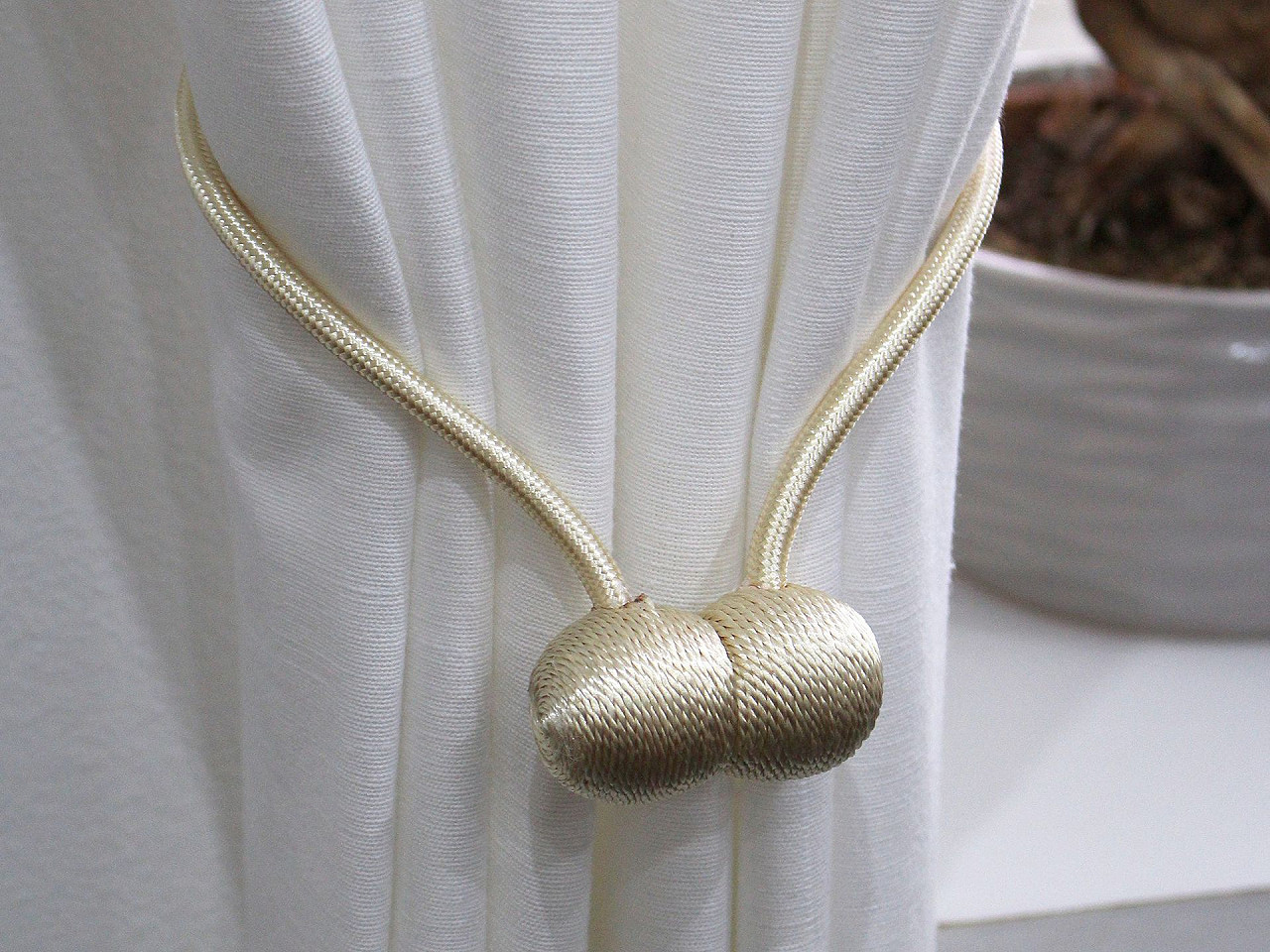 Magneți decorativi pentru perdele și draperii - Auriu deschis (2 Bucăți)