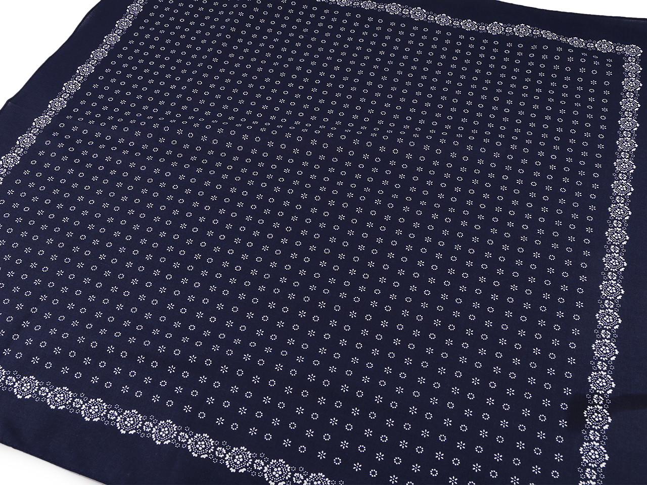 Batic bumbac, imprimeu floral, 70x70 cm - Alb (1 Bucată)