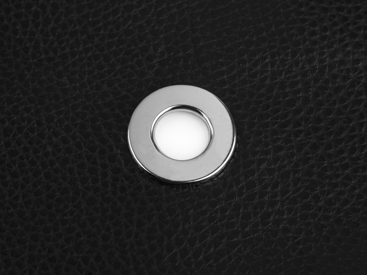 Ocheți metalici, ø12 mm - Nichel (50 Perechi) Ocheți metalici, ø12 mm - Nichel (50 Perechi)