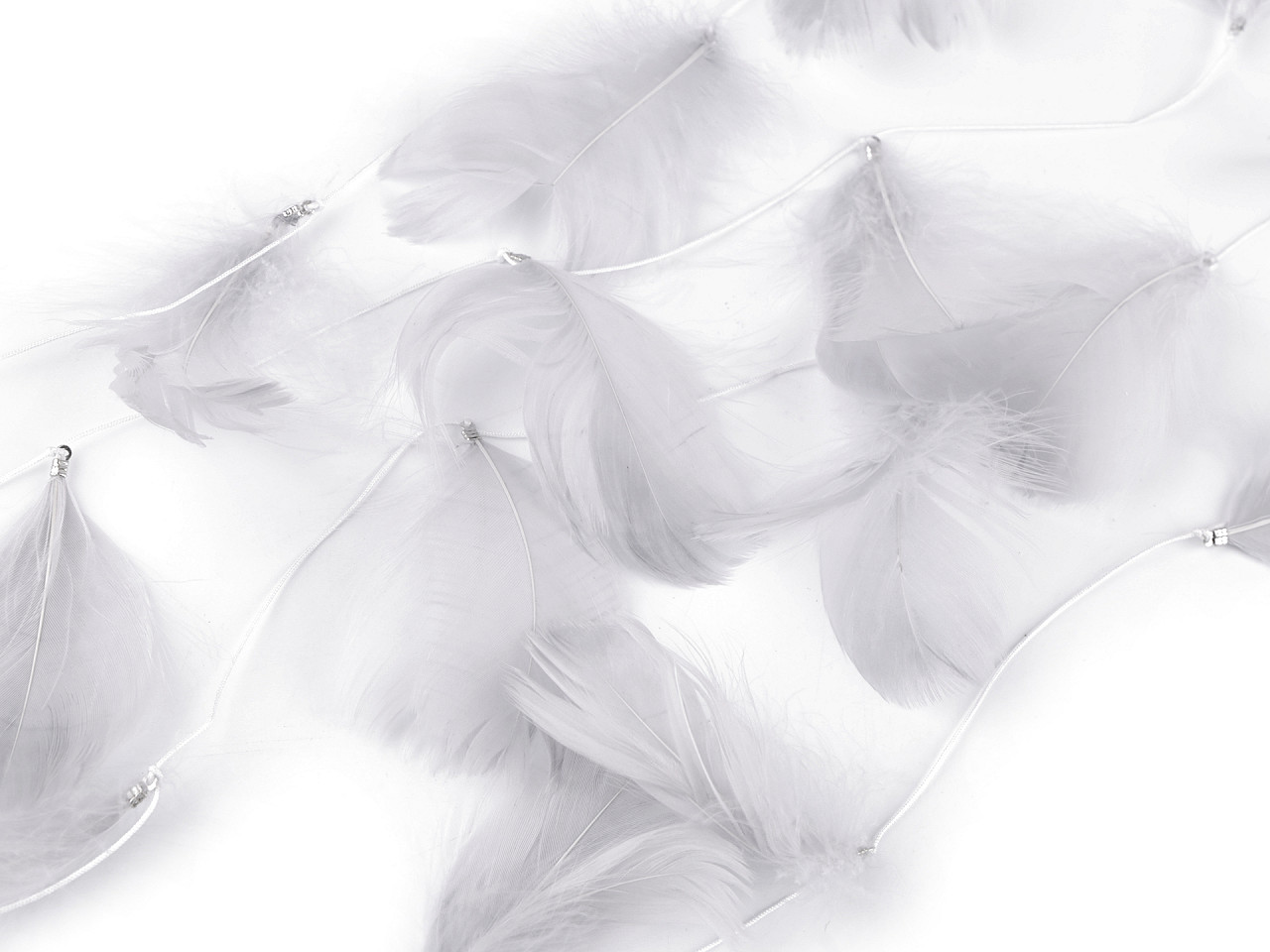 Pene pe sfoară / ghirlandă - Alb (3 Metri)