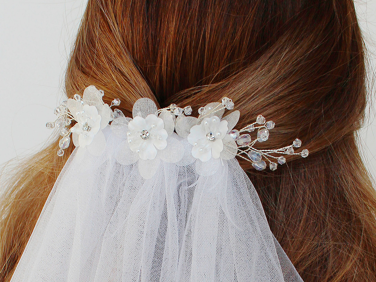 Floare cu piatricica si margele pentru cusut si lipit ø4,5 cm - Crem deschis (10 Bucăți)